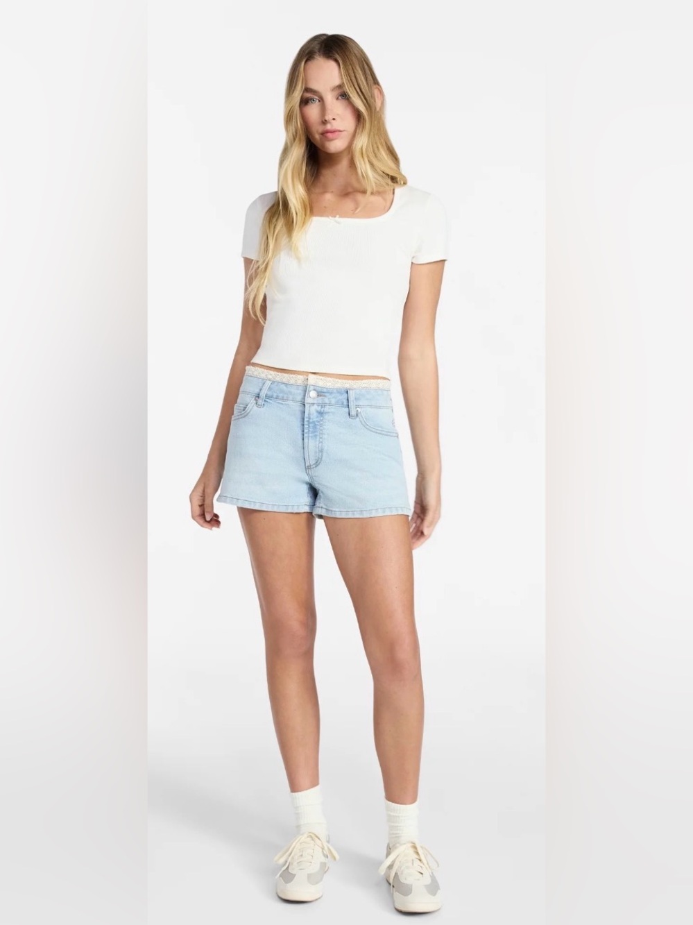 No Boundaries elevated crochet hem mid rise shorts; size: 18